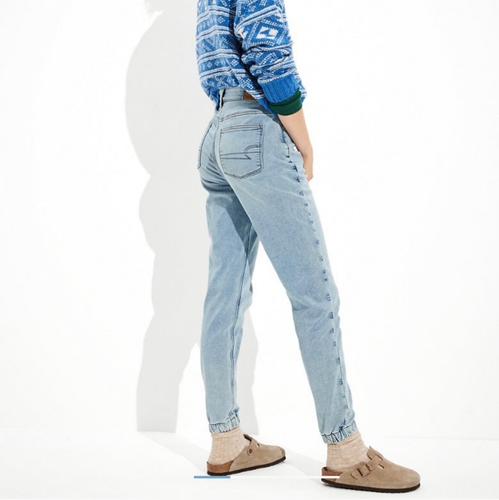 American Eagle Denim jogger Size 10 light wash. Brand new